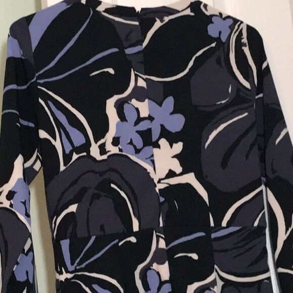 LOFT Paint Floral Flare Dress, size 0,
Poly/spandex, on-seam pockets - Picture 6 of 9
